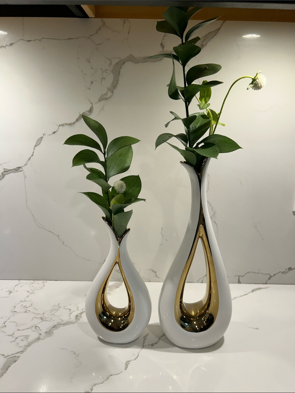 Elegant White and Gold Ceramic Teardrop Bud Vases - Home Accents
